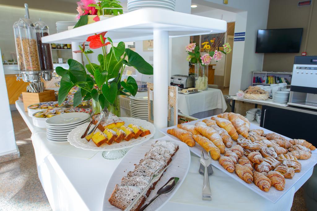 Hotel Falco Riccione Dış mekan fotoğraf