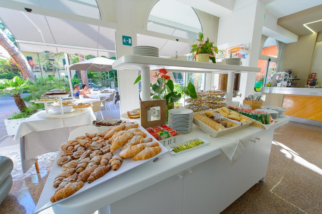 Hotel Falco Riccione Dış mekan fotoğraf