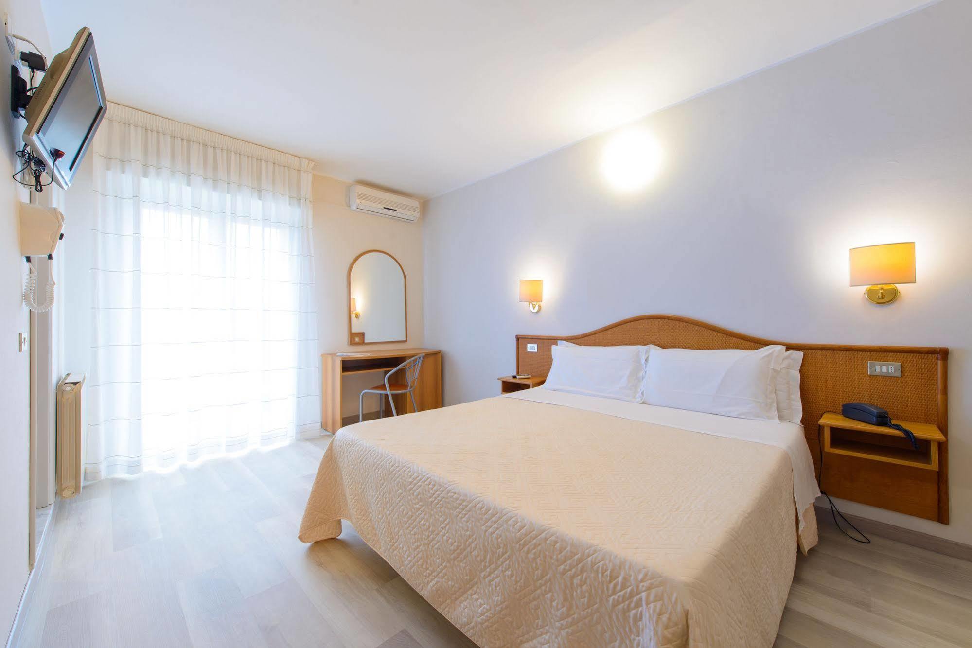 Hotel Falco Riccione Dış mekan fotoğraf