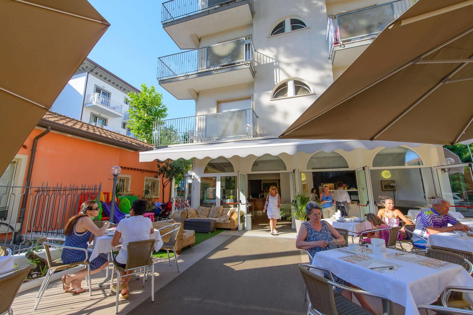 Hotel Falco Riccione Dış mekan fotoğraf